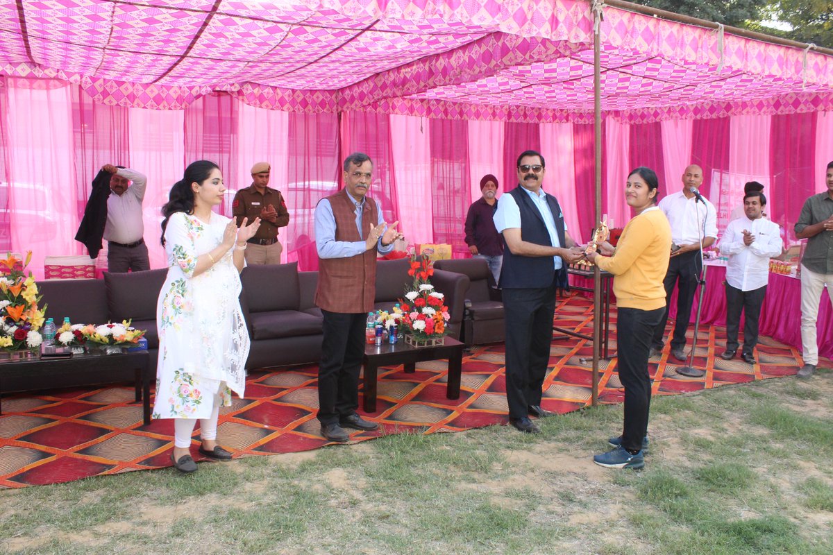 DP_Licensing's tweet photo. Celebrating #DelhiPoliceWeek Tug of War competition @DP_Licensing @LtGovDelhi @cp_delhi @SanjaySingh_IPS @opmips https://t.co/oW2axIgc4O