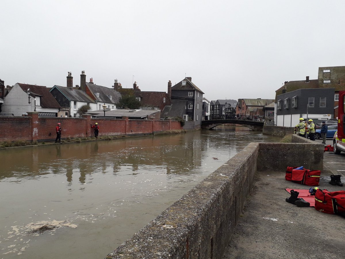 Lewes crews flood and water technicians this morning took the opportunity of the high flow to undertake some local risk based training. This enables the team to prepare for incidents, learn how the water changes during tidal changes and hone newly learnt enhanced skills.