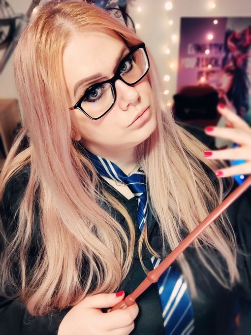Ravenclaw 💙 #Ravenclaw #HogwartsLegacy #HogwartsLegacyGAME #HarryPotter #harrypotterlegacy #czech #egirl<a href="/tag/ravenclaw"class="tags">#Ravenclaw</a><a href="/tag/hogwartslegacy"class="tags">#HogwartsLegacy</a><a href="/tag/hogwartslegacygame"class="tags">#HogwartsLegacyGAME</a><a href="/tag/gamergirl"class="tags"><span>#gamergirl</span></a><a href="/tag/harrypotter"class="tags"><span>#harrypotter</span></a><a href="/tag/czech"class="tags"><span>#czech</span></a><a href="/tag/egirl"class="tags"><span>#egirl</span></a><a href="/tag/harryp"class="tags"><span>#harryp</span></a>