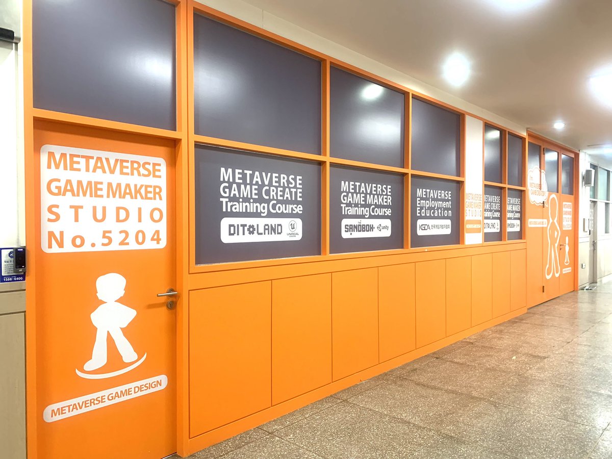 Jinu_36's tweet photo. DongSeoulUniv finished making a studio for students who will study Metaverse content development this year. DongSeoulUniv and TSB KOREA made a joint department of metaverse content development in 2022. #TheSandbox #Web3 #Metaverse https://t.co/oQlfpVibfF