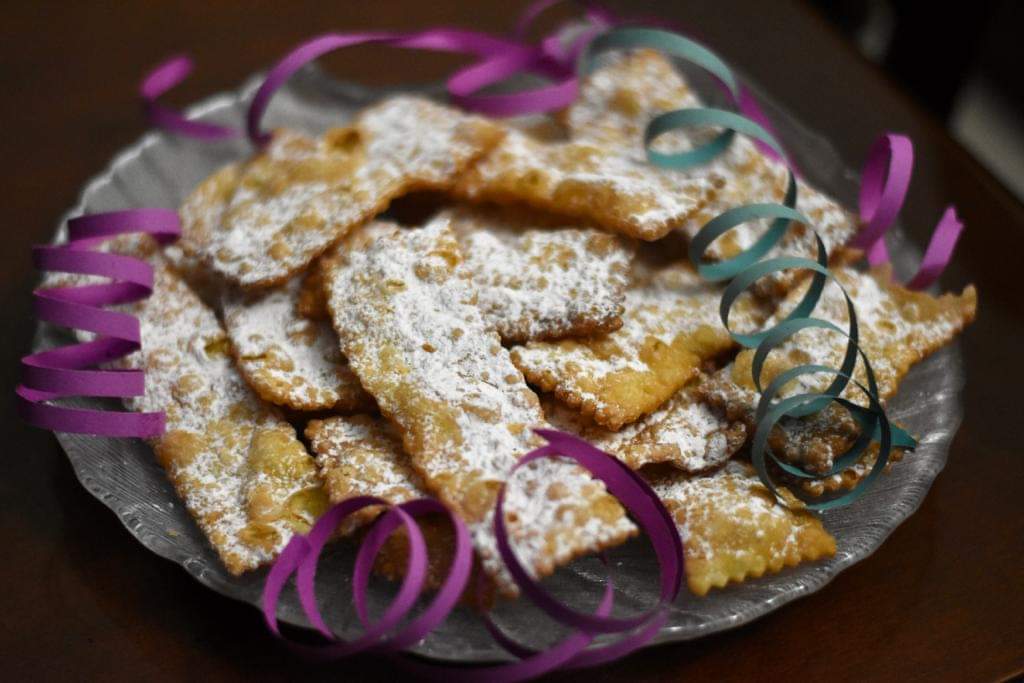 LoveBasilicata's tweet photo. Happy Shrove Tuesday! 🎭
The 'Chiacchiere' a typical Lucanian carnival pastry, so tasty to eat!!
#LoveBasilicata #FreeToMove #EnPleinAir #Carnival #ShroveTuesday 💚 https://t.co/v5UBqODbIL