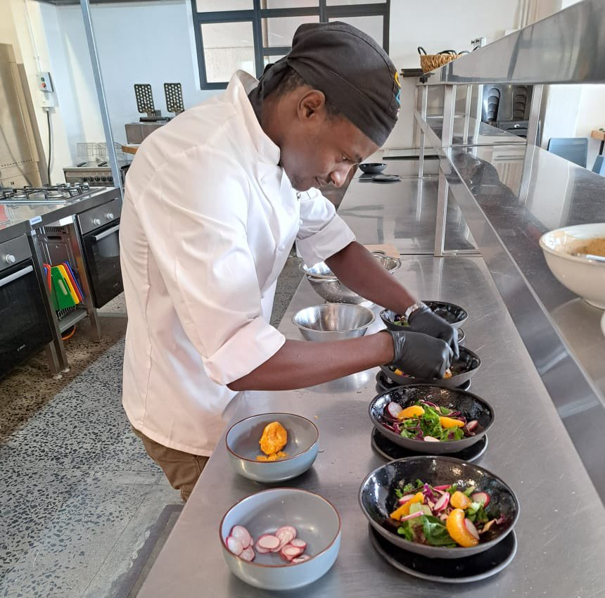 koenigsbrun's tweet photo. So inspiring! #Cooktastic provides 5 mths cooking &amp; more training for #youth incl job placement in #CapeTown! 🙏 for “Alan’s Salad”👌!
Coming soon: New app for catering &amp; job seekers’ CVs supported by 🇦🇹Emb Pretoria @CooktasticH @JugendEineWelt 
@Rotary @AustriainZA https://t.co/LWCjJHF48g