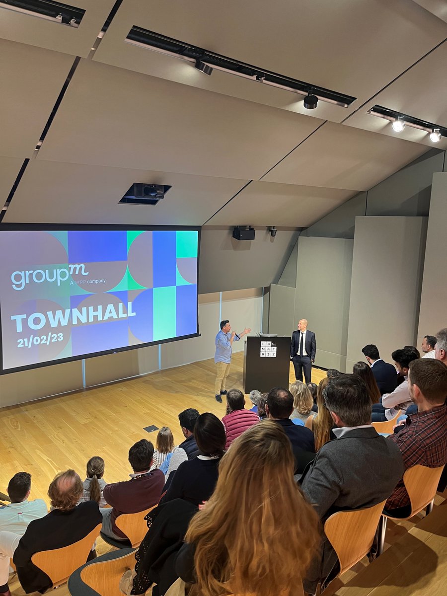 GroupM_Espana's tweet photo. Hoy hemos recibido la visita de @Joshkrich_, CEO de GroupM EMEA, que ha participado en un nuevo #Townhall junto a nuestro CEO, @sebasmuriel y todo el equipo @WavemakerSpain @MindshareSpain @TheAndP_Spain y @MediaCom_Espana
#GroupMTeam https://t.co/kkjfMyxuSG