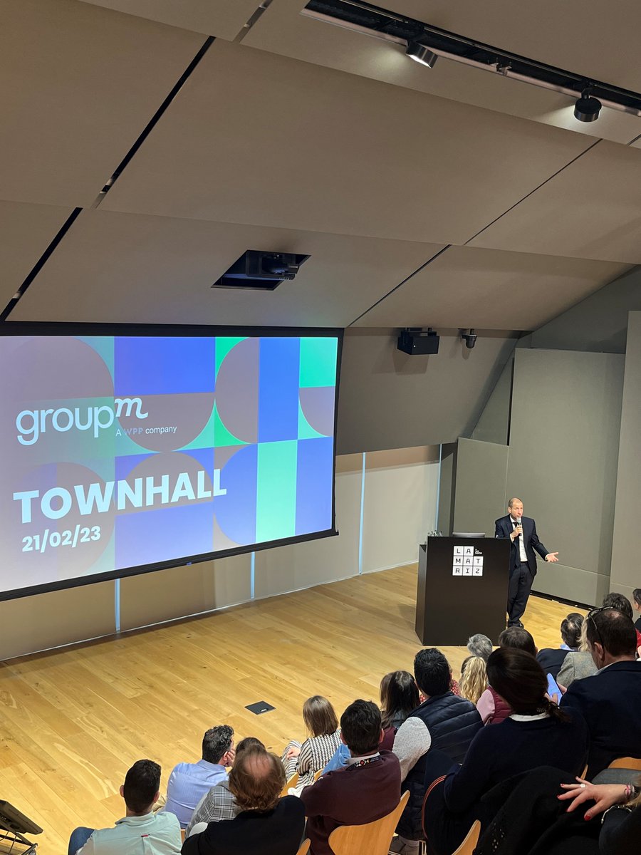 GroupM_Espana's tweet photo. Hoy hemos recibido la visita de @Joshkrich_, CEO de GroupM EMEA, que ha participado en un nuevo #Townhall junto a nuestro CEO, @sebasmuriel y todo el equipo @WavemakerSpain @MindshareSpain @TheAndP_Spain y @MediaCom_Espana
#GroupMTeam https://t.co/kkjfMyxuSG