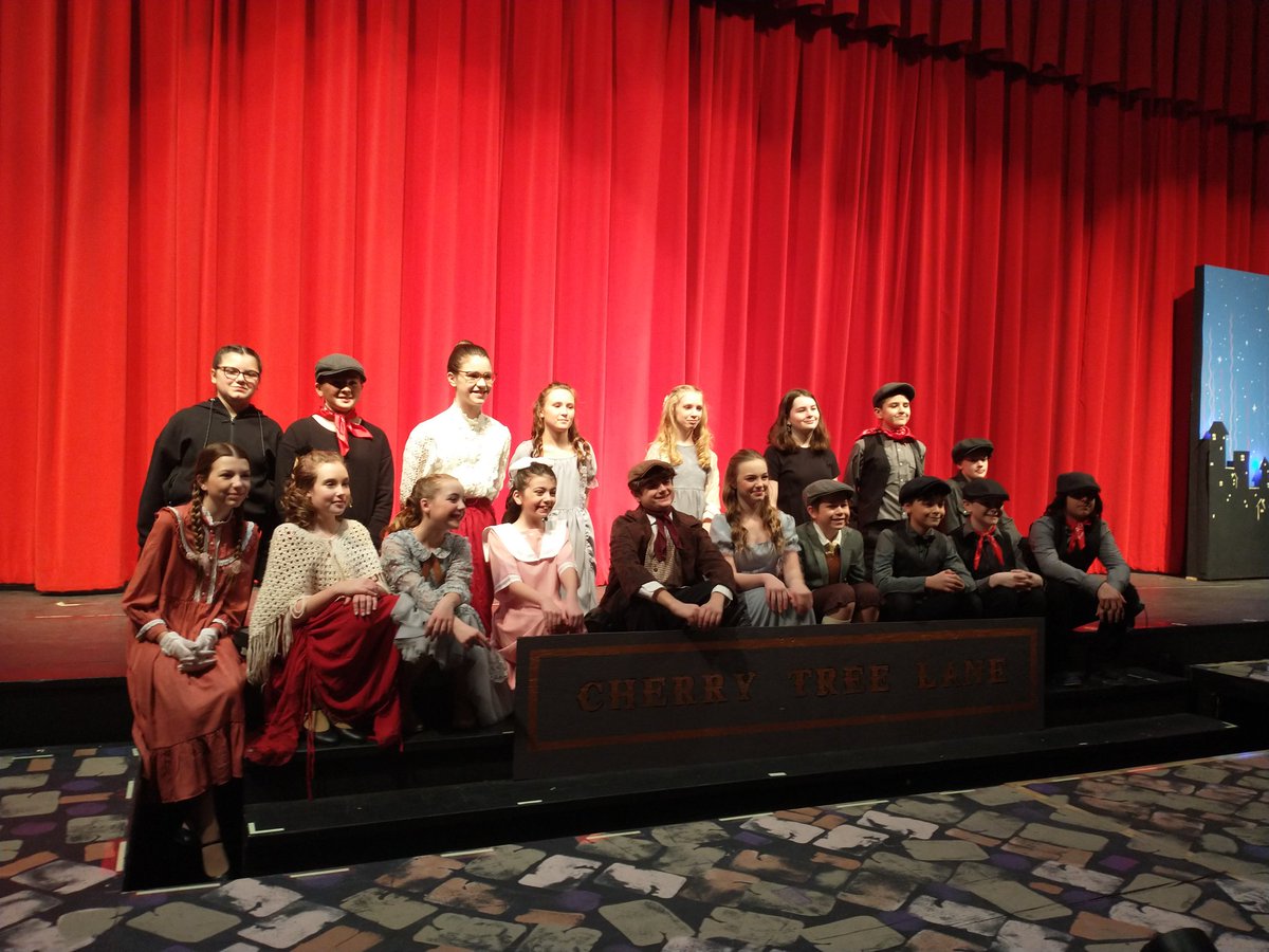 Today these 6th graders make their debut on the Intermediate East stage!  Congratulations to this talented group!
