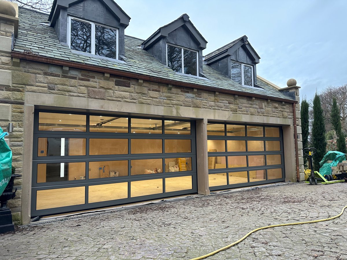 RyternaDoors's tweet photo. Panoramic garage doors. Great Wakefield Garage Doors job.👍
#ryterna #sectionaldoors #panoramic #garagedoors https://t.co/a4OC76nNoX