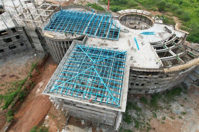 Work is progressing speedily on the ℙ𝕙𝕒𝕤𝕖 𝕀 of the 800-bed capacity KNUST Teaching Hospital 🏥 started by former President Kufour in 2007 & practically got abandoned by the NDC-Mahama administration.

#HealthForAll 
#PauseAndSaySomething 
#BuildingGhanaTogether