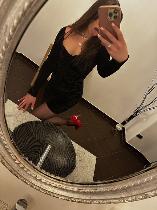 Completely naked with red heel and pantyhose.. come and see https://t.co/A1SoTK4Dn3 🌶️👅 https://t.co<a href="/tag/sexy"class="tags"><span>#sexy</span></a><a href="/tag/fitnessgirl"class="tags"><span>#fitnessgirl</span></a><a href="/tag/onlyfans"class="tags"><span>#onlyfans</span></a>