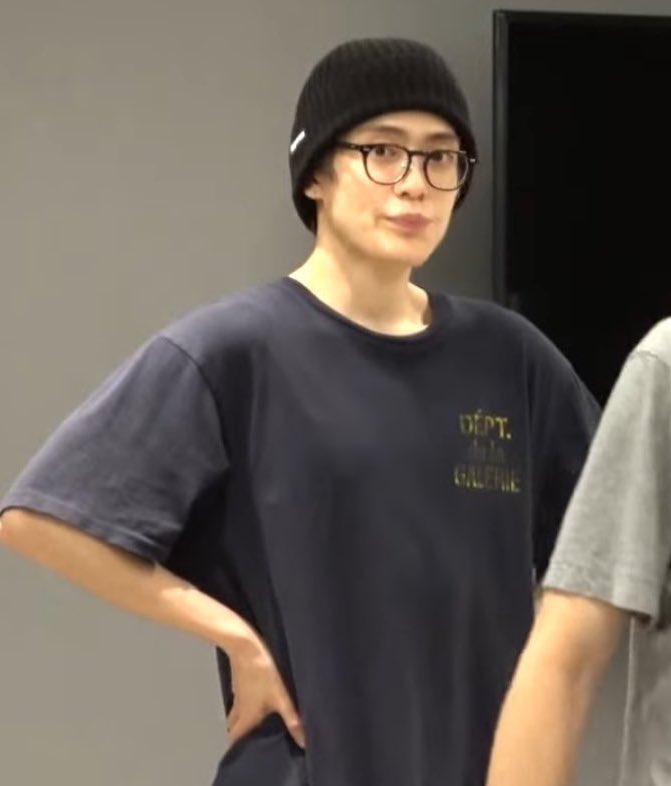 ไม่ซื้อก็อย่ายืนขวางหน้าร้าน