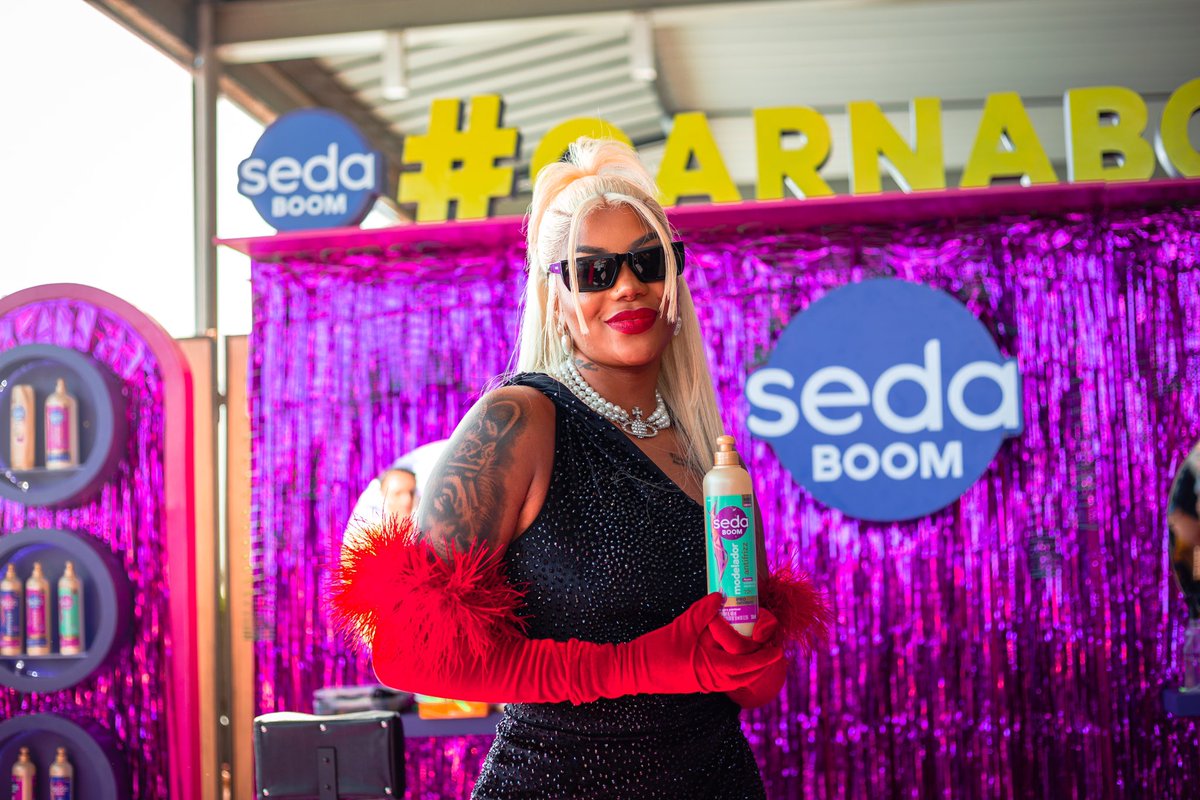 SedaOficial's tweet photo. A @Ludmilla manda e a gente obedece!
Foi dada a largada do Fervo da Lud aqui no Rio de Janeiro! A rainha já está pronto para BOOMbar na folia! #CarnaBOOM • #FocaNoSedaBOOM https://t.co/uTjWn4OZOk