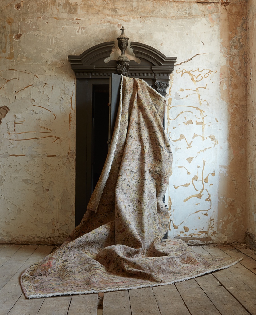 Crafted of handspun wool, Someplace in Time boasts an authentic, timeworn look for the ultimate luxe appeal. #JLSpotted

l8r.it/eRuu

Rug: Someplace In Time, (SPT02)