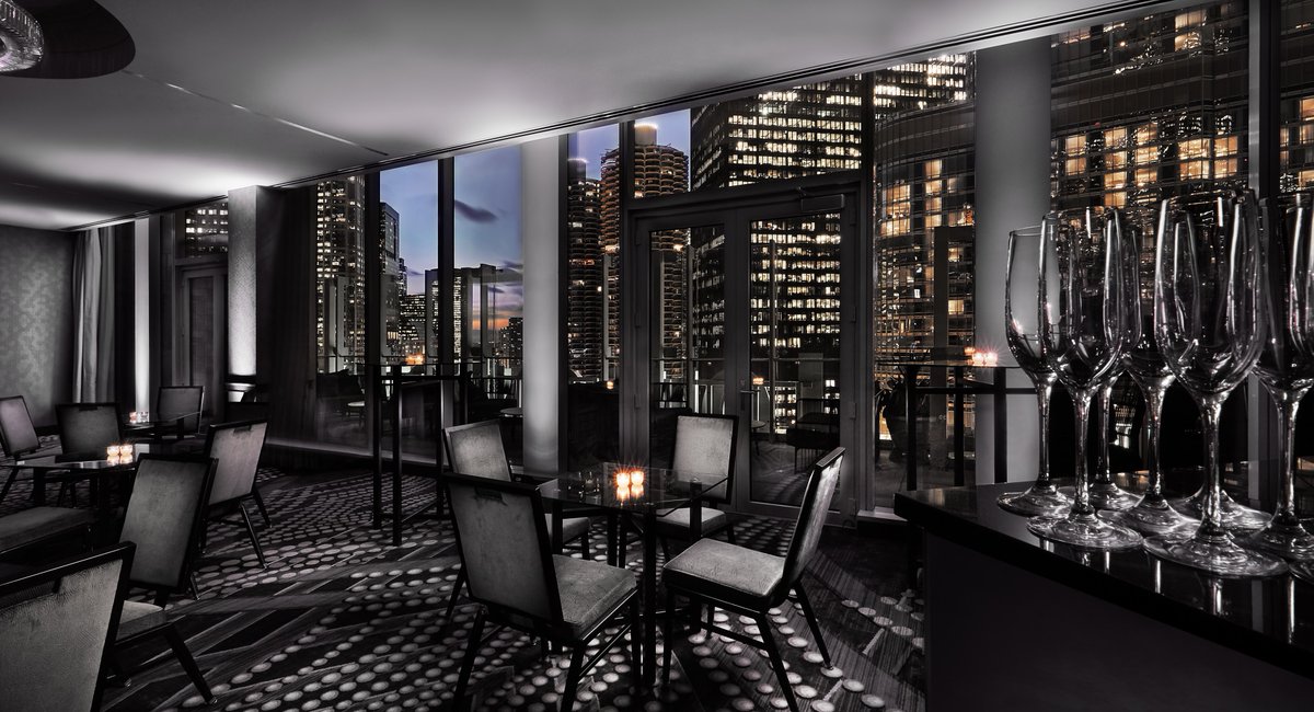 It's hard to upstage this view at <a href="/LHChicago/">LondonHouse Chicago</a>, but a little uplighting can be a nice touch.

#uplighting #AVP #thestageisyours #lhchicago