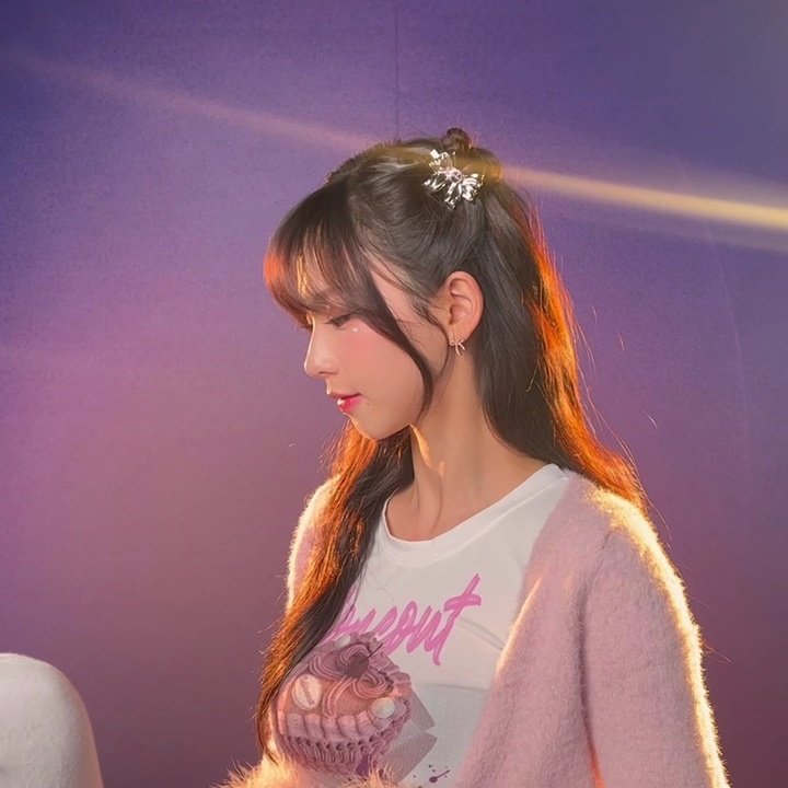 hourlykrn's tweet photo. everyone's dream girl, yu jimin https://t.co/T6jcETsqjY