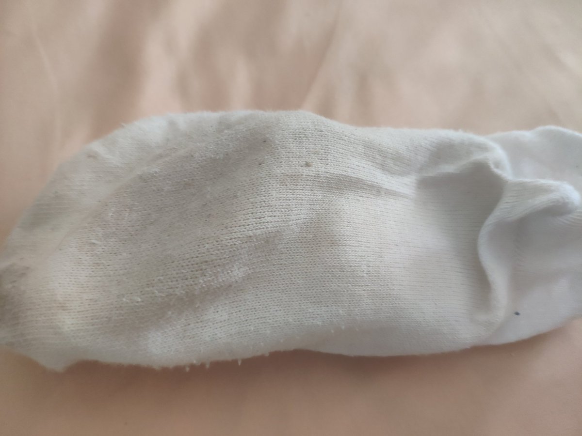 发个原味新品，土司面包放袜子里，然后运动塞碎，重口棉袜的味道也渗透进面包里，欢迎大家建议新品，出圣水口水黄金口嚼重口丝袜，你也可以寄来我穿 https://t.co/bbqpdDqRkH
