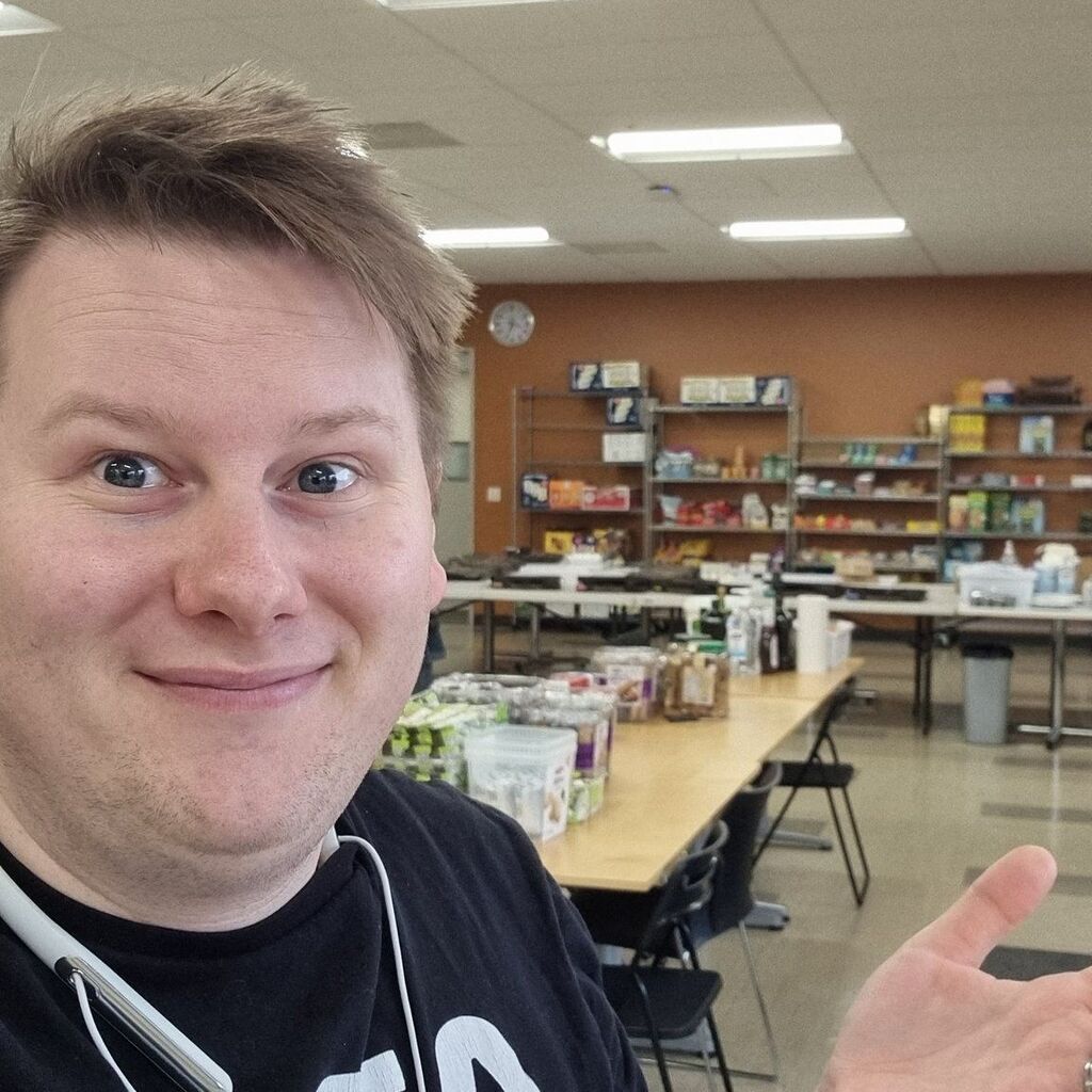 TechTechPotato's tweet photo. Hanging out in @CerebrasSystems break room. Looking for the wafer scale pizza... #wse #cerebras #ai #ml #chips #morethanmoore https://t.co/1x5gRNUYIy https://t.co/2lrYaTtezt