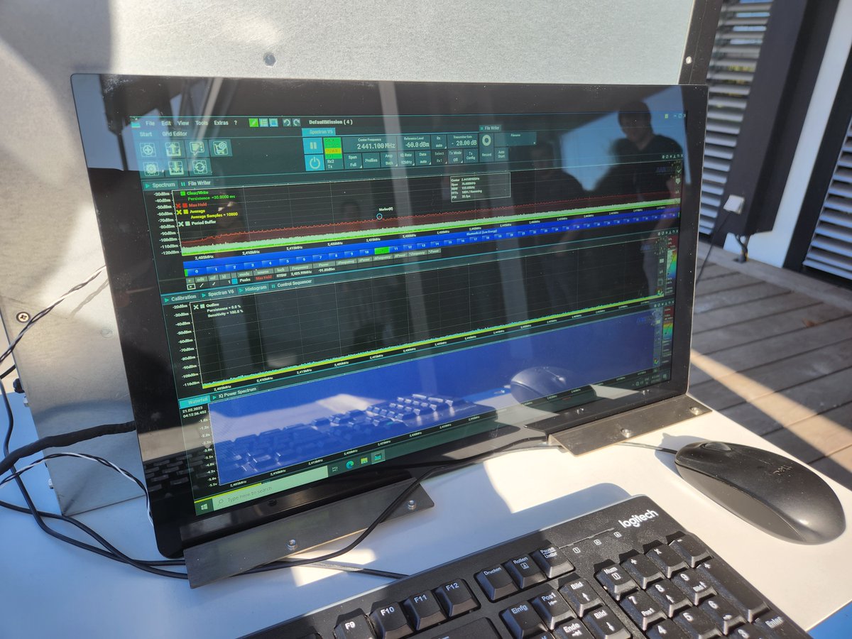 Aaronia_AG's tweet photo. Our 2500 NITs 1080p 18,5" Outdoor Display!
Works perfect even in direct sunlight (see picture) 👍😎 
It needed a lot of time &amp; development but finaly it is exactly what we wanted: The PERFECT outdoor panel for all our new mobile units 💪
#Aaronia #TFT #SunlightReadable #Outdoor https://t.co/1kikelQLOh