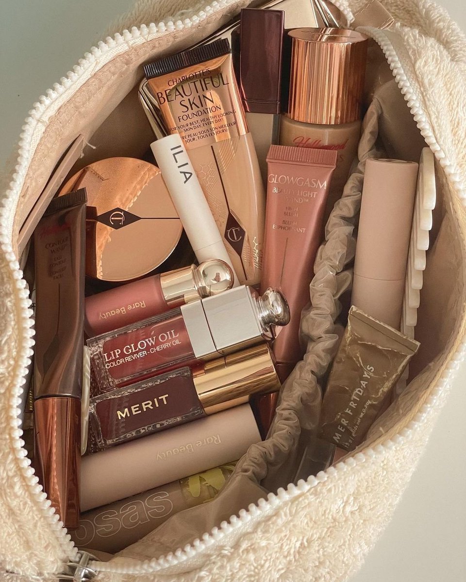 needle_things's tweet image. Makeup bag 💄👜