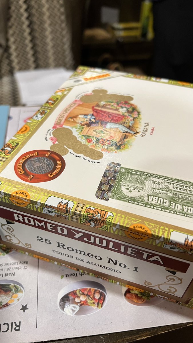 McRayJohn's tweet photo. Romeo Y Julieta 🥸 #romeoyjulieta #cigar #ryj #cuba https://t.co/UmCRrP452O