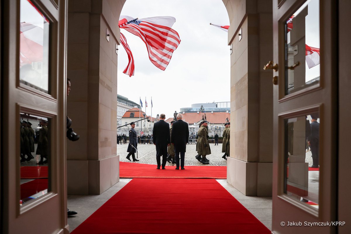 livemapua's tweet photo. Президенти @AndrzejDuda та @POTUS у Президентському палаці у Варшаві https://t.co/F1u5XzHnmB via @prezydentpl https://t.co/snO8qc9uec