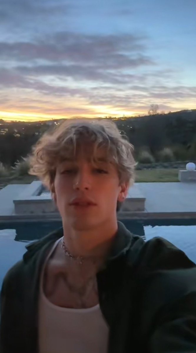 Leti_hacker's tweet image. Quando o seu idolo é mais bonito que o por do sol, vc já sabe que ganhou na vida ❤️❤️