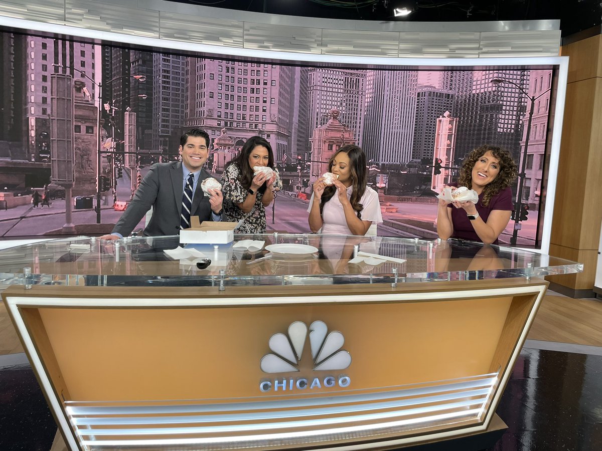 It’s PACKZI day!! 
Thanks <a href="/GeorgeMycykNBC/">George Mycyk NBC 🇺🇦</a> for bringing us these delish treats from <a href="/spunkydunkers/">Spunky Dunkers</a> !! 🍩💚

It was also <a href="/JCNavarreteNBC/">JuanCarlos Navarrete</a> first time trying them 😋
🍩🍩🍩🍩🍩🍩
#SpunkyDunkers