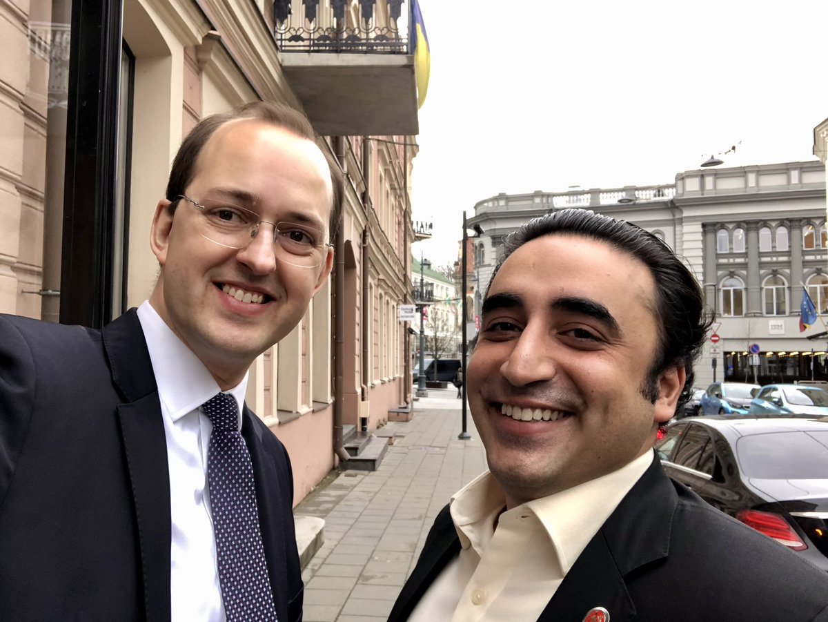 Skuodis's tweet photo. Just had a productive meeting with Foreign Minister of Pakistan 🇵🇰@BBhuttoZardari on bilateral cooperation in the transport sector. Exciting opportunities for collaboration in the areas of sea ports and transport links. Looking forward to exploring these avenues furter! https://t.co/fRD7oezVG2