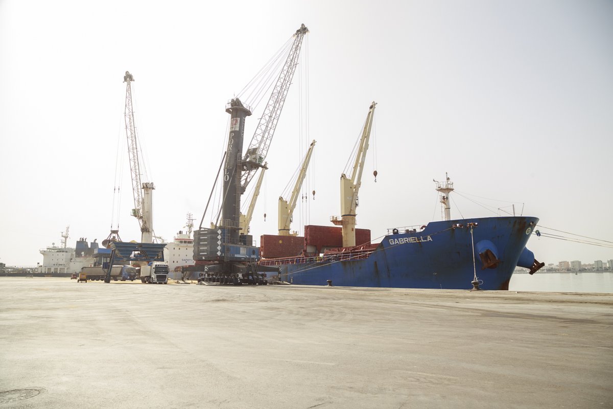 puertodecadiz's tweet photo. Descarga de destilado de maíz del buque GRABIELLA. Muelle La Cabezuela-Puerto Real. Puerto de la Bahía de Cádiz.
#PortsofSpain #mundoports #bulkcarrier #maritimetransport #logistica #logisticainternacional #bulks #port #shipping https://t.co/wZns5N1Xu0