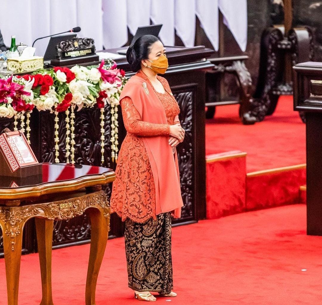 Mdy_Asmara1701's tweet photo. Gue sih lebih setuju mbak Puan yang maju jadi capres daripada GP 🤪 

Selain karena trah Soekarno, mbak Puan punya pengalaman memimpin parlemen. https://t.co/8aZWymVHLZ