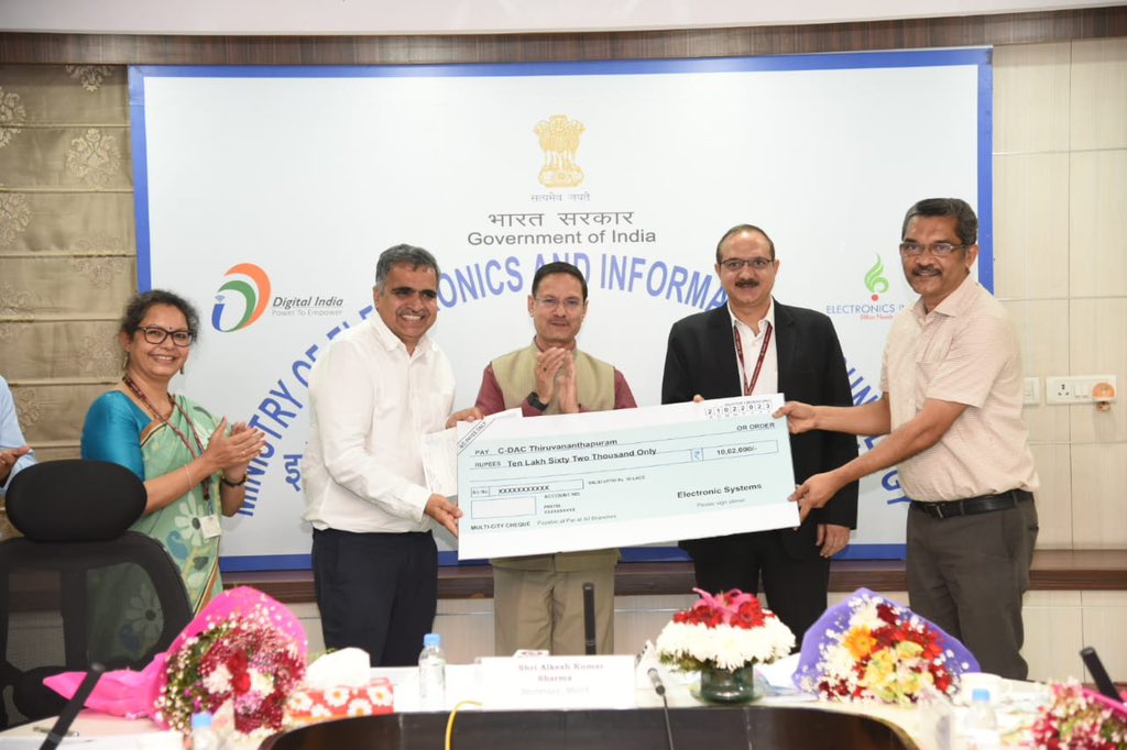 _DigitalIndia's tweet photo. Transfer of  indigenously developed EV Charger technology by MeitY to industry for commercialization. #EV #Chargers #AatmaNirbharBharat @MSH_MeitY @alkesh12sharma #CDAC @cdacindia @GoI_MeitY @_DigitalIndia https://t.co/XV0gXntK7Y