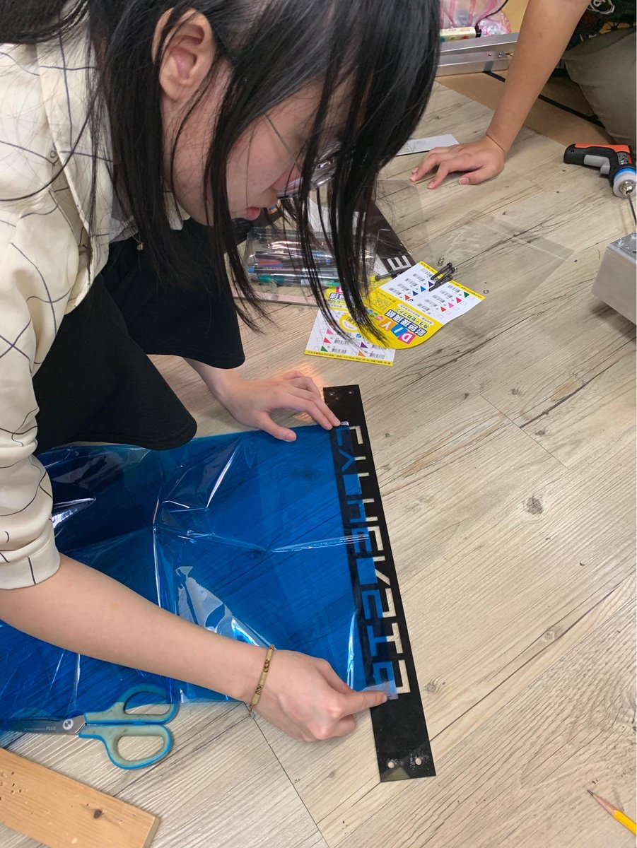 Cyphersis_9274's tweet photo. #FRC #Cyphersis #frc2023 #Taiwanfrc #Robot #test #final_week #decorate #team #design
Additionally, last week we decorated polycarbonate plates customized with our team name, robot name, and team number and secured it onto our robot. https://t.co/YlngCiEITy