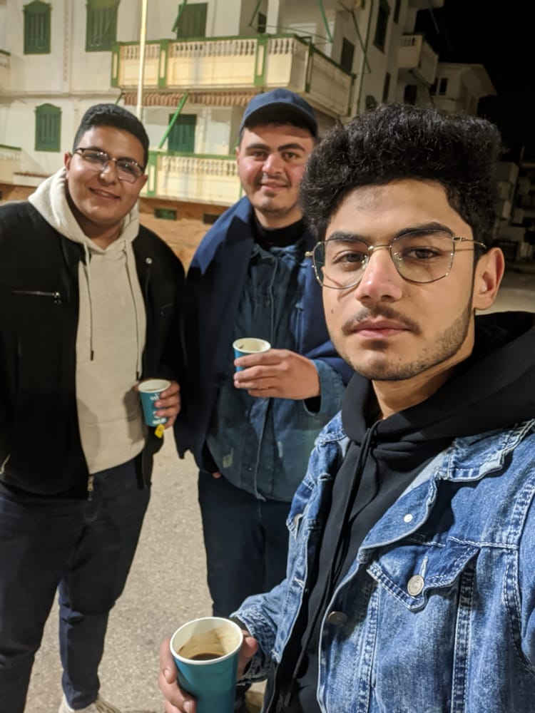 "وجودك جمبي شئ فارق ♥️أمانه ياصاحبي مانفارق ♥️"