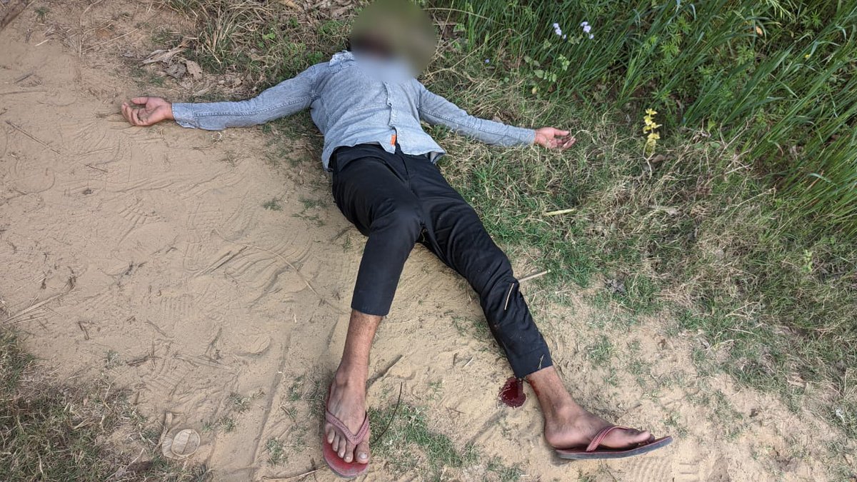 amrohapolice's tweet image. पुलिस अधीक्षक अमरोहा @langeh_ips के निर्देशन में थाना अमरोहा देहात/एसओजी/सर्विलांस टीम अमरोहा द्वारा बाद पुलिस मुठभेड़ शातिर अपराधी/गौकश अभियुक्त पैर में गोली लगने से घायल/गिरफ्तार, अवैध असलाह तमंचा/खोखा/जिन्दा कारतूस व संदिग्ध मो0सा0 बरामद ।
#UPPolice 
#CrackDownUPP
#GoodWorkUPP