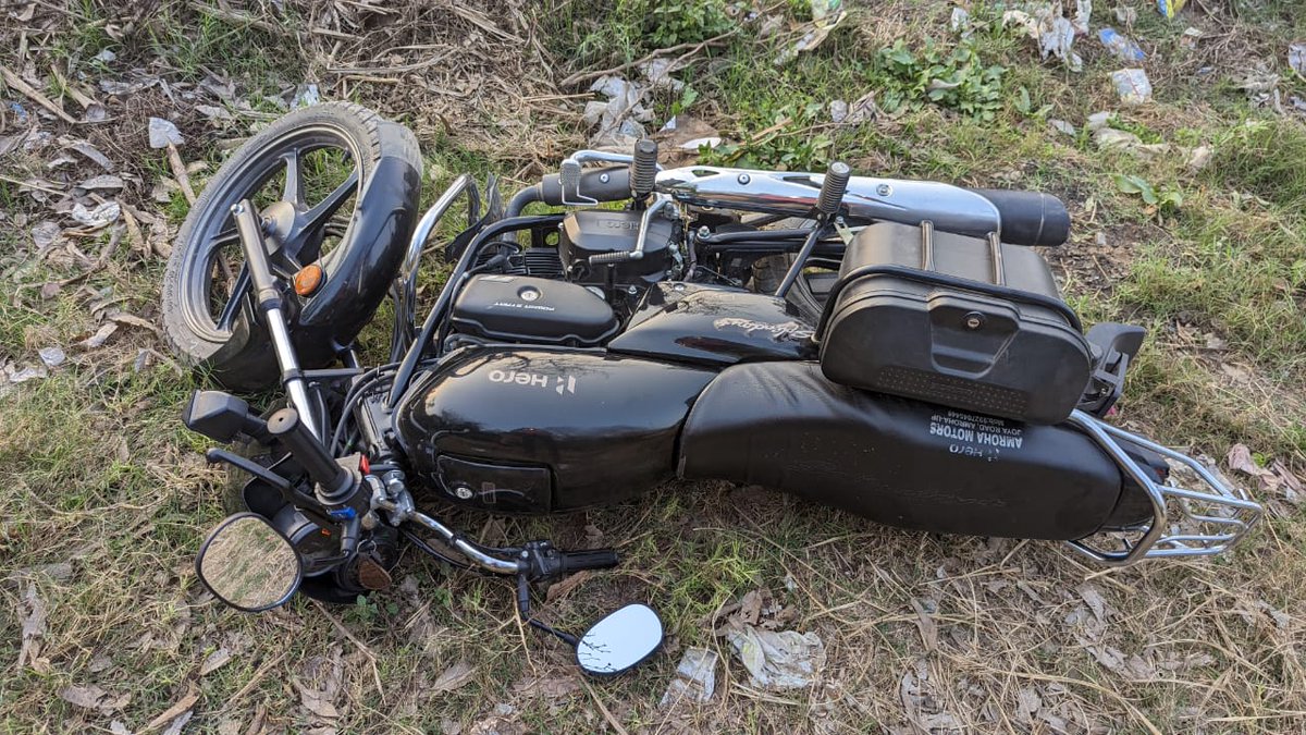 amrohapolice's tweet image. पुलिस अधीक्षक अमरोहा @langeh_ips के निर्देशन में थाना अमरोहा देहात/एसओजी/सर्विलांस टीम अमरोहा द्वारा बाद पुलिस मुठभेड़ शातिर अपराधी/गौकश अभियुक्त पैर में गोली लगने से घायल/गिरफ्तार, अवैध असलाह तमंचा/खोखा/जिन्दा कारतूस व संदिग्ध मो0सा0 बरामद ।
#UPPolice 
#CrackDownUPP
#GoodWorkUPP