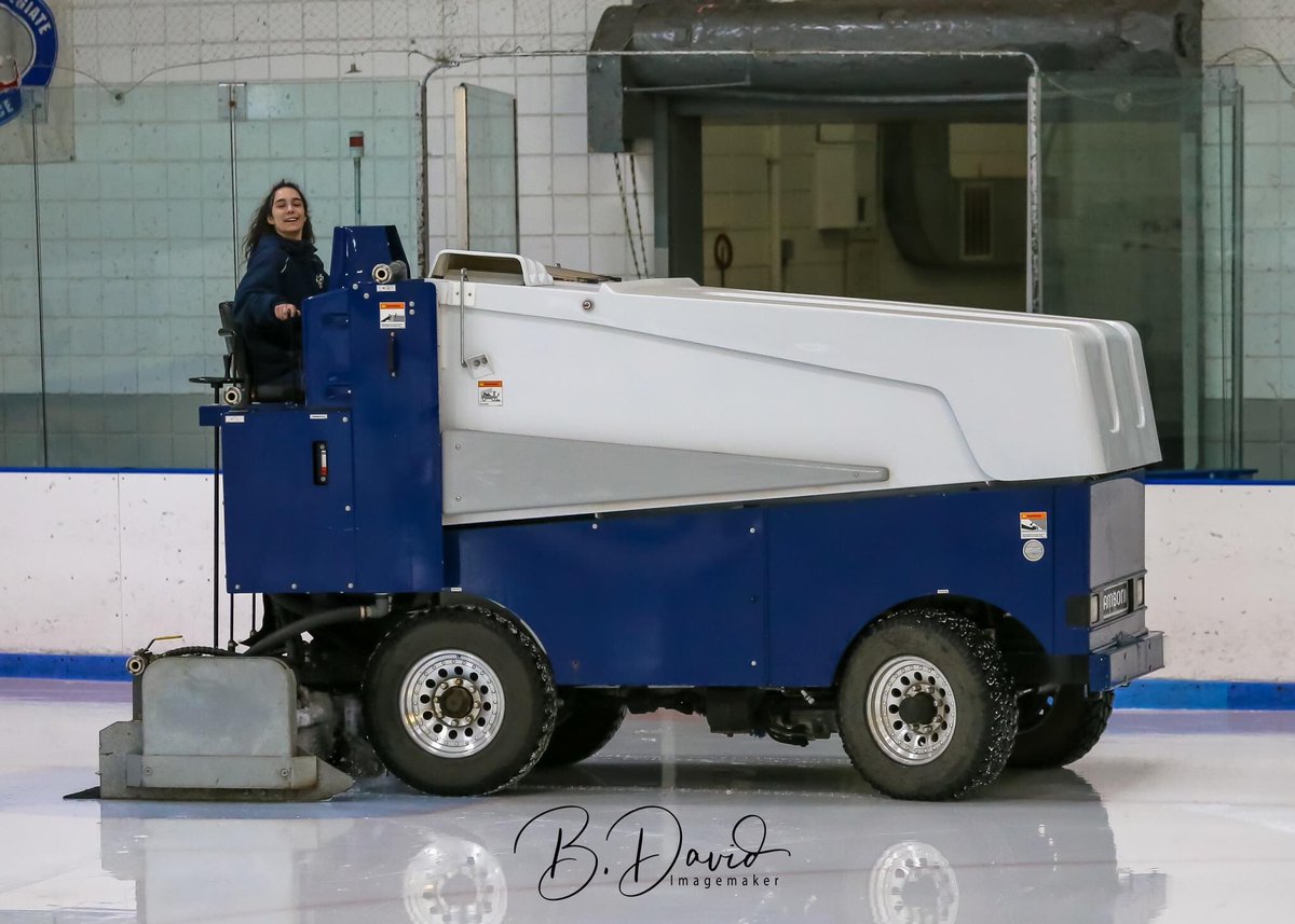 Tufeek1's tweet photo. A busy day at Hetland Arena, Public Skate, High School Hockey and miles of smiles!
Best staff in the Ice Sports Bizz.
@FMCIceSports #HetlandArena #icelife https://t.co/c32TPST5Sq