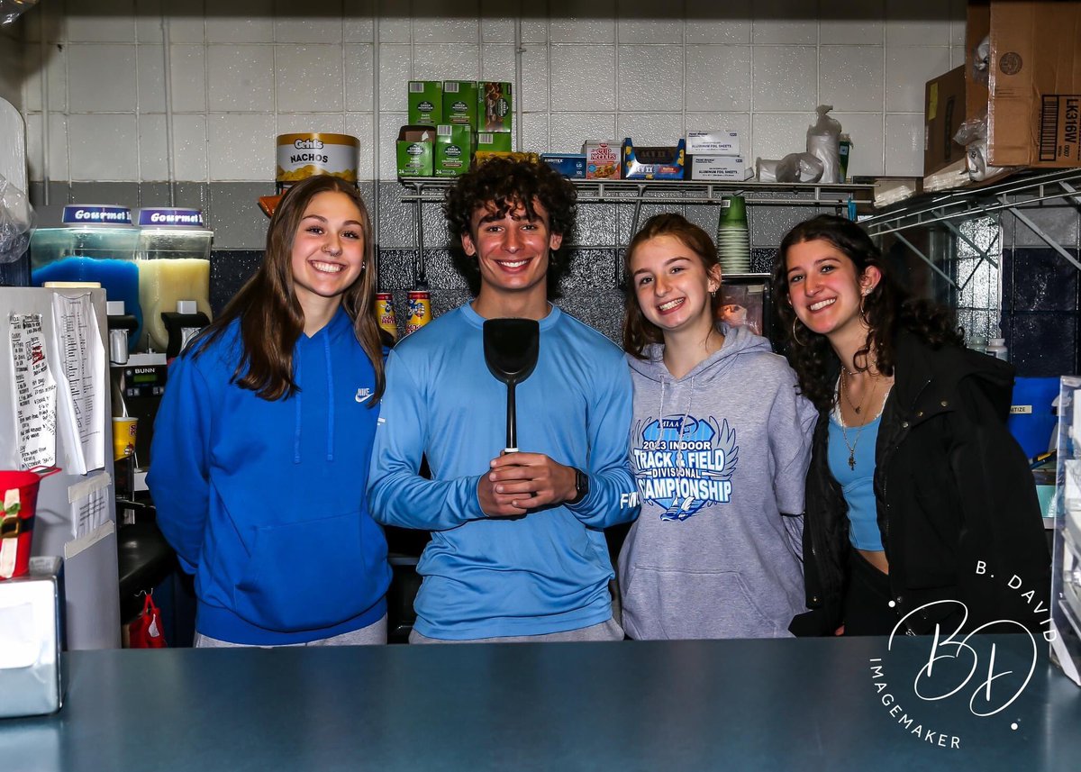 Tufeek1's tweet photo. A busy day at Hetland Arena, Public Skate, High School Hockey and miles of smiles!
Best staff in the Ice Sports Bizz.
@FMCIceSports #HetlandArena #icelife https://t.co/c32TPST5Sq