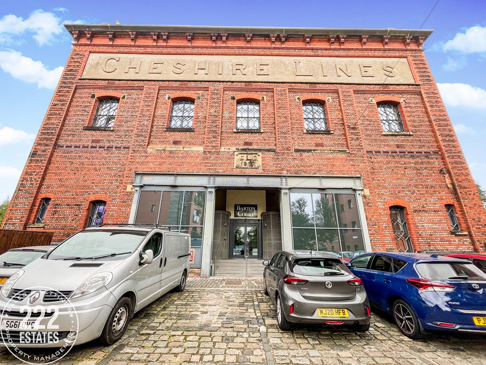 222Ltd's tweet photo. Fabulous Building close to Warrington Central Train Station, Secure Building Access, Lift in Building, Two Storey Apartment, Vaulted Ceilings making it very spacious., Luxurious Throughout, Call 222 Estates to arrange a viewing https://t.co/I9UAEarboc