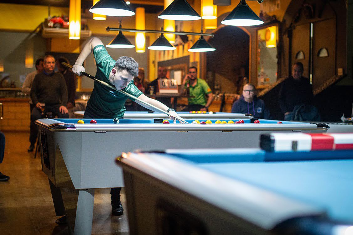 RadioSabadell's tweet photo. 🔊 ÀUDIO #HotelSuís | #Sabadell, epicentre català del billar anglès o 'blackball' i entre els millors del món

🏆 @axel190100 s'ha proclamat campió de la Lliga Catalana Individual: "És el meu millor triomf"

▶️ https://t.co/7I6YfKvR1m [48:06] https://t.co/N3jEoUcQbU