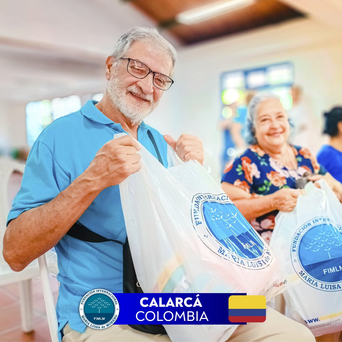 FIMLM's tweet photo. 🇨🇴 En la zona cafetera del país, tuvo lugar un homenaje al legado y la experiencia de los adultos mayores 👴👵 del corregimiento de Barcelona, en Calarcá, #Quindío. En un encuentro familiar que la @FIMLM realizó en su beneficio, recibieron kits de aseo y diferentes obsequios. https://t.co/IPL8ocWoR0