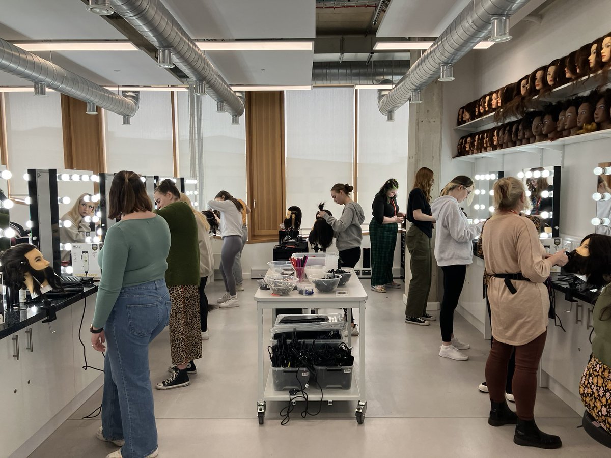 UONHMPSS's tweet photo. Day 2 of #ChangingFuturesWeek and TV and Film Hairdresser Mitchell Gough, who has worked on Mission Impossible and The Boys in the Boat films is doing his Cutting and Barbering for film Workshop for our @UONHMPSS students with a familiar model 😉 #UON https://t.co/IOa2vycfvP