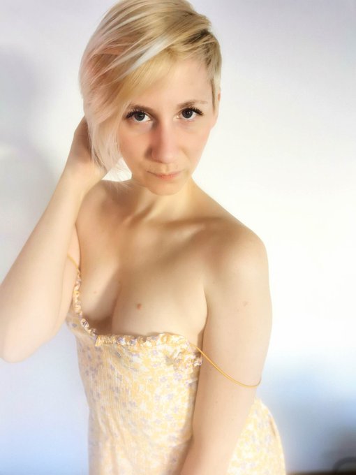 Petit live au soleil :D  https://t.co/P6KBkbh9Nc https://t.co/ae5TmbweF2