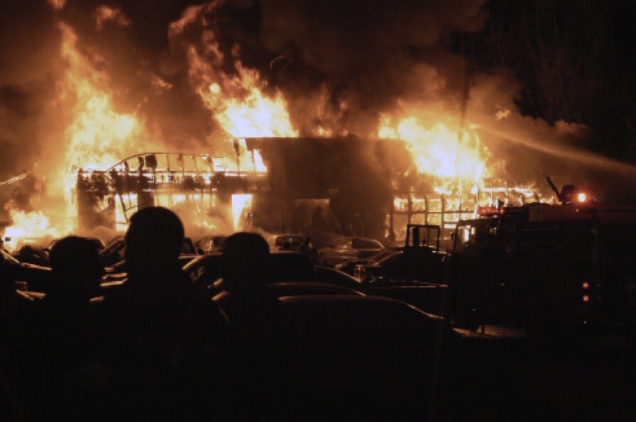 mcfrsPIO's tweet photo. RT @NAofSFM Lesson from the Station Nightclub Fire β in a fire, the best way out may not be the way you came in. When you enter an unfamiliar bldg make a note where additional exits are & where you would go in the event of a fire. #FireSafetyTips #KnowTwoWaysOut https://t.co/bAusx1MxIF
