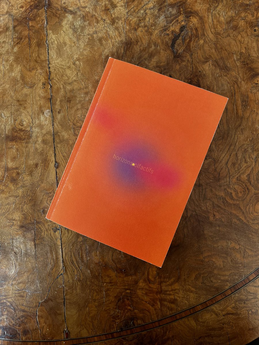 MerminFlorian's tweet photo. A découvrir en ce moment : 

Horizons olfactifs, le catalogue de l’exposition éponyme accueillie par la Fondation d’Entreprise Caisse d’Epargne pour l’art contemporain de Toulouse ! @espaceecureuil 
  
Commissariat @sandra_barre https://t.co/U2BjKhTGQ5
