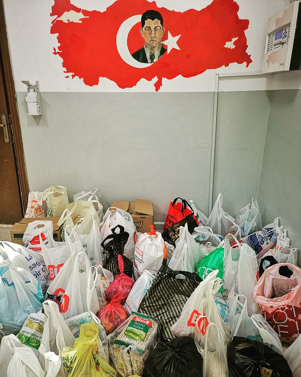 Nezahat Çeçen Ortaokulundan deprem bölgesine uzanan "REFAHELİ" kuru gıda yardım kampanyamız kapsamında 24 erzak kolisini bölgeye gönderdik. 🇹🇷

Emeği geçen herkese teşekkür ederiz. 💐

#TürkiyeTekYürek #RefahEli #Erzincan #Refahiye

<a href="/makasmehmet34/">Mehmet MAKAS</a>
<a href="/ErzincanMEM/">Erzincan İl Millî Eğitim Müdürlüğü</a>
<a href="/emrahasilkan/">Emrah Asilkan 🇹🇷</a>