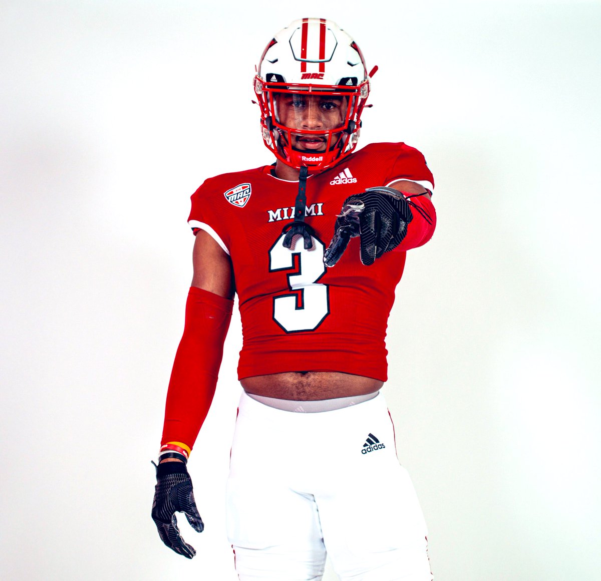 KamoreHarris's tweet photo. Blessed to receive a offer from Miami Of Ohio 🔴⚪️ @MiamiOHFootball @Coach_JoeBowen @CoachFossett @JSimmons_Miami @Coach_Strick_ @CoachL__ @ChadSimmons_ https://t.co/tBrydliHwq