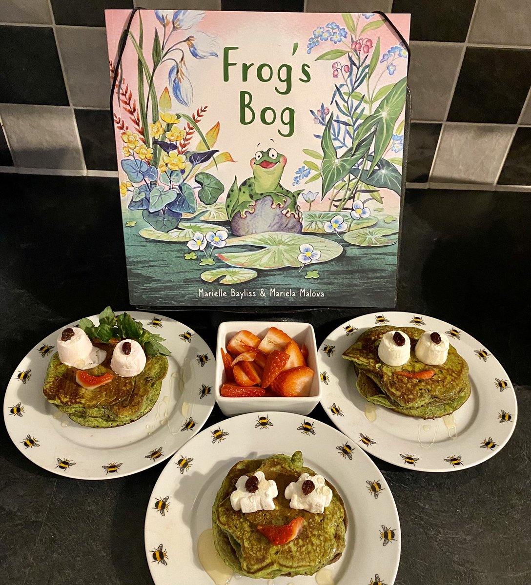 #PancakeDay and the arrival of the first sample copy of Frog's Bog = Common Frog themed pancakes! 

#pancakes #frog #spinachpancake #frogsbog #graffeg #picturebook #kidspicturebook #childrenspicturebook #funfoodforkids #cutefoodforkids  #kidlit #booklaunch