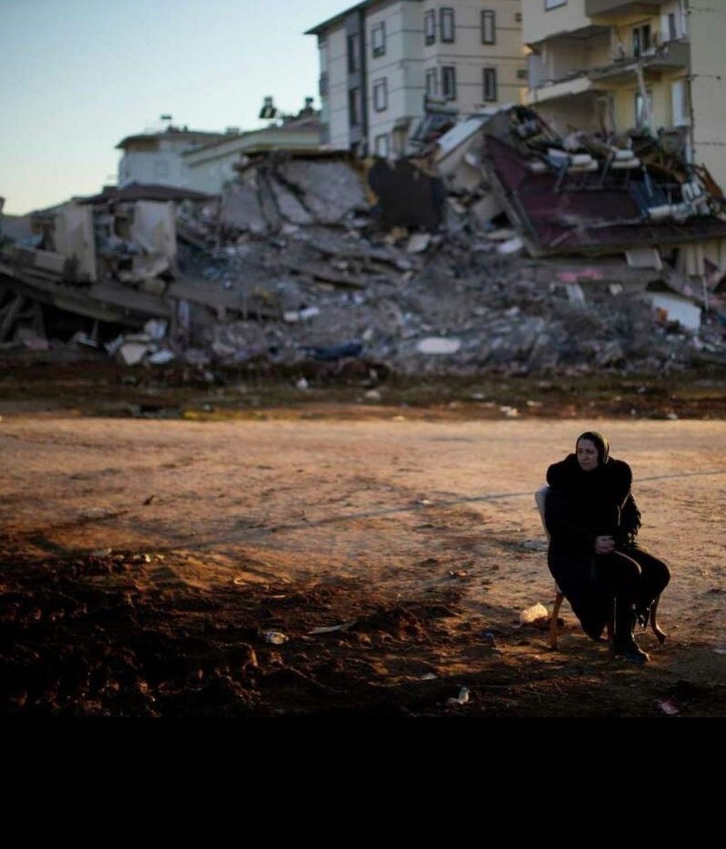 Ey Arz, sakin ol senin üstünde tövbe edenler var !

Ey Arz sakin ol, senin üstünde Allah'a iman edenler var ! 

Ey Arz, sakin ol, senin üstünde İslâm'ın son kalesi olan bir millet var!

Gazabından rahmetine sığındık Yâ Rabbi bize merhamet et. Amin. 🤲