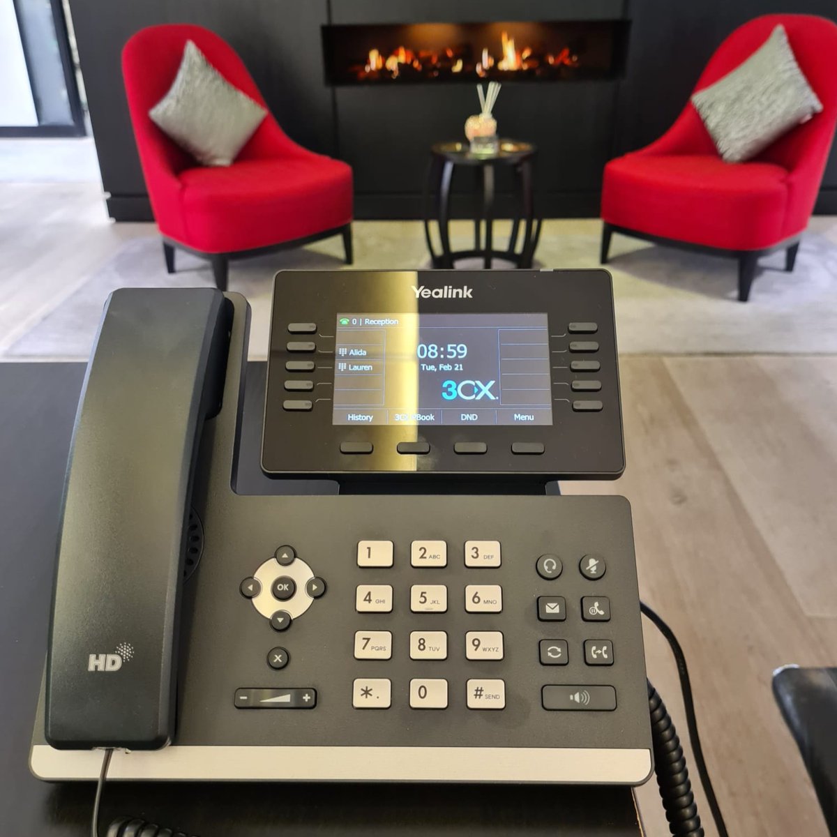 confidence_it's tweet photo. Aaron has been on site installing a new phone system at the luxury London offices of @OneAvenueGroup1.

Replacing their old phone system with a hosted 3CX solution and Yealink handsets.

Beautiful offices like these need a stylish solution.  

#itsupport #voip #businessphones https://t.co/0OP5XW82ZW