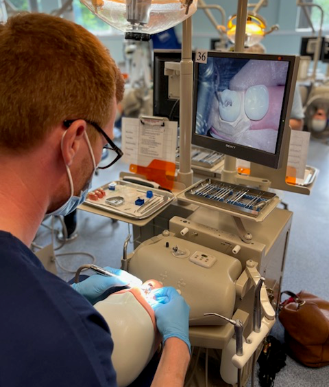 Researchers from <a href="/dundeeuni/">University of Dundee</a>, <a href="/aberdeenuni/">University of Aberdeen</a>, <a href="/NHS_Education/">NHS Education for Scotland (NES)</a> and UK-wide partners, supported by <a href="/NRS_OralDental/">NRS Oral and Dental</a>, are encouraging General Dental Practitioners and the public to support a study for alternative treatment options for severe toothache.

More 👉 nhsresearchscotland.org.uk/news/researche…