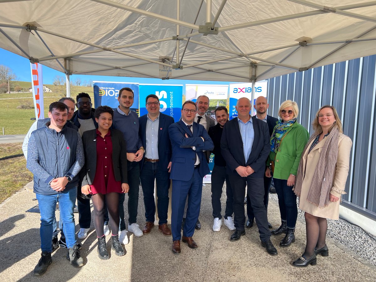 Les équipes de @DiopticAI  travaillent aux côtés des #élus et des membres du #SMIX pour #exploiter le réseau au service de ses administrés. 🤝

Le #THD avance dans le Doubs, la fibre est là ! 🚀

RDV 👉dioptic-fibre.fr/la-fibre-pour-…

#fibreoptique #exploitation

2/2