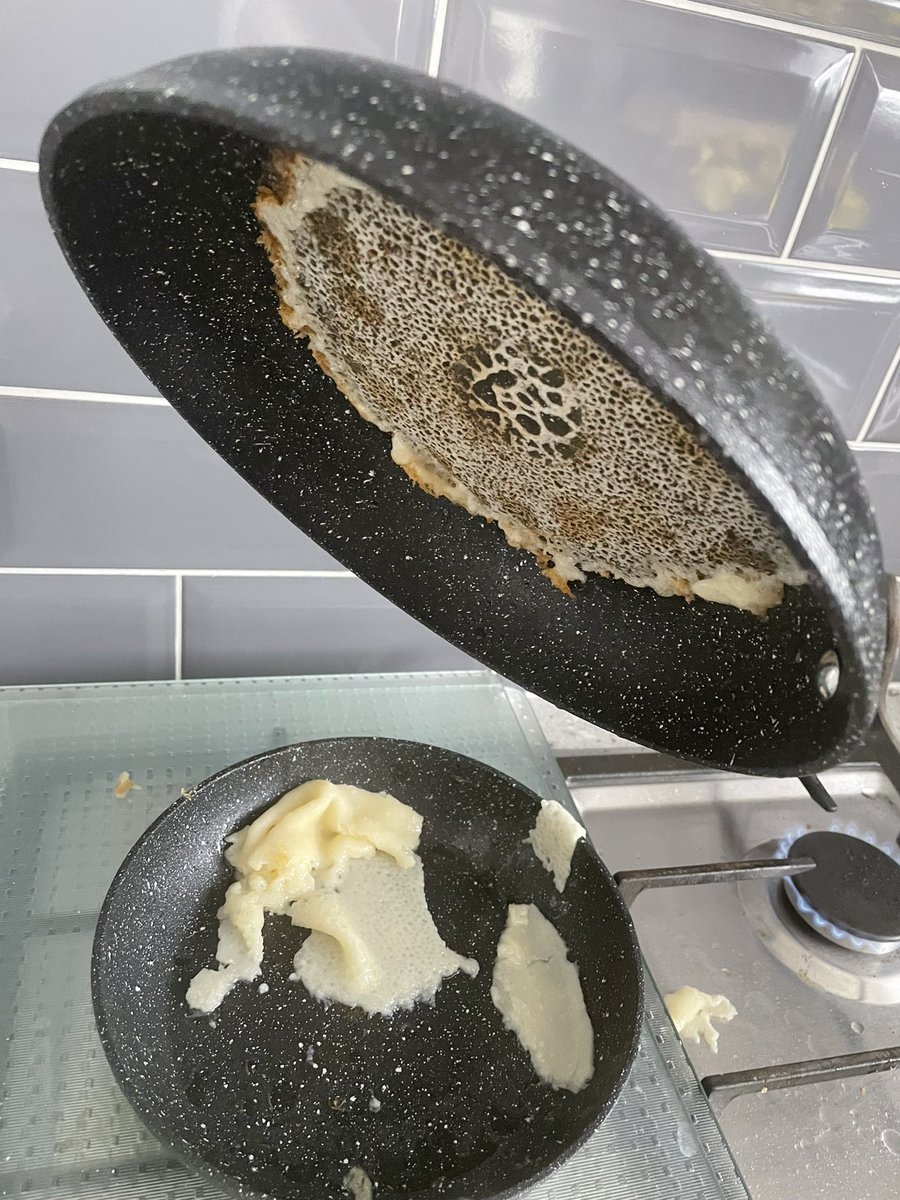 kimdowns23's tweet image. Brand new never stick Scoville pans. Not good for pancake day 🤦‍♀️